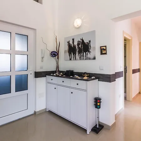 Appartement Stunning In With House Sea View Fažana