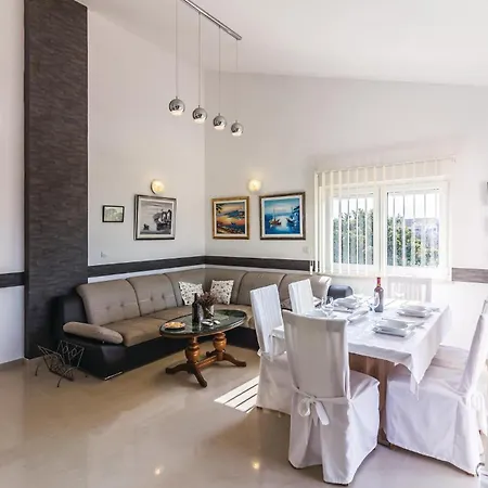 Stunning In With House Sea View Fažana