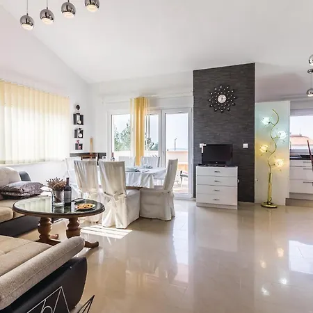 Stunning In With House Sea View Appartement Fažana